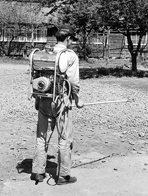 背負動力噴霧機「チェリー」